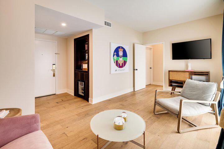 Room 74 of 125