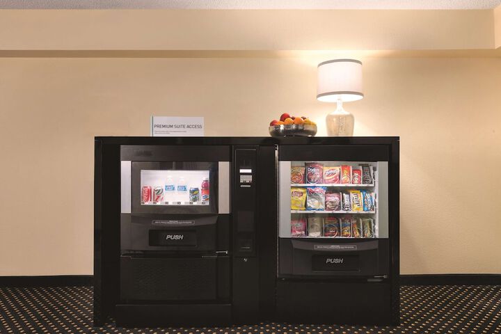 Embassy Suites by Hilton Chicago Naperville