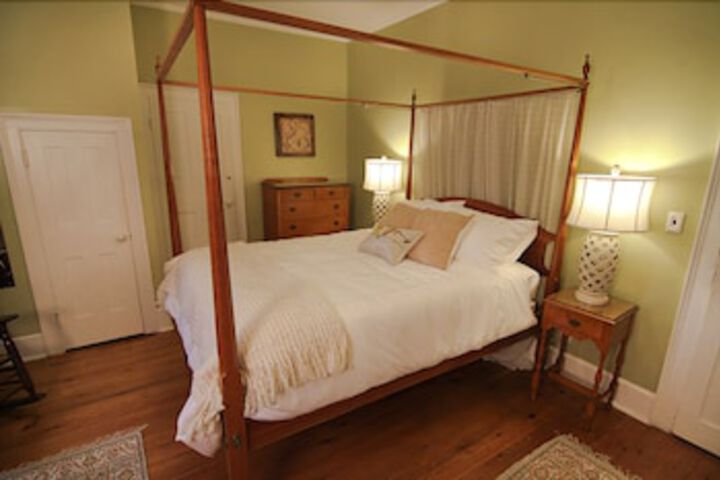 THE LAURENTIDE INN