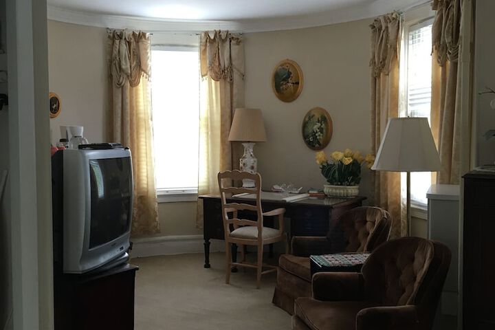 Room 11 of 19