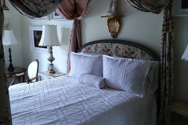 Inntiquity a Country Inn