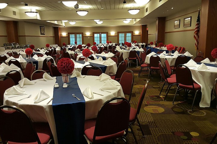 Ballroom/Hall 34 of 45