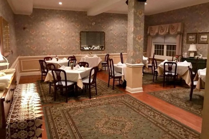 Camelot Restaurant & Inn