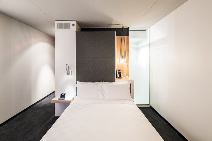 Room 6 of 39