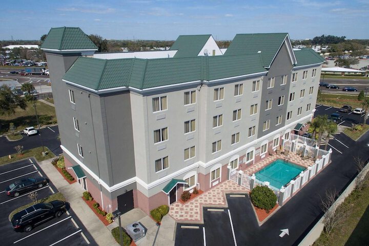 Country Inn & Suites by Radisson St. Petersburg - Clearwater, FL