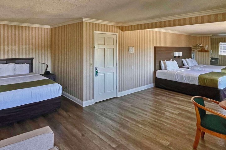 Room 28 of 39