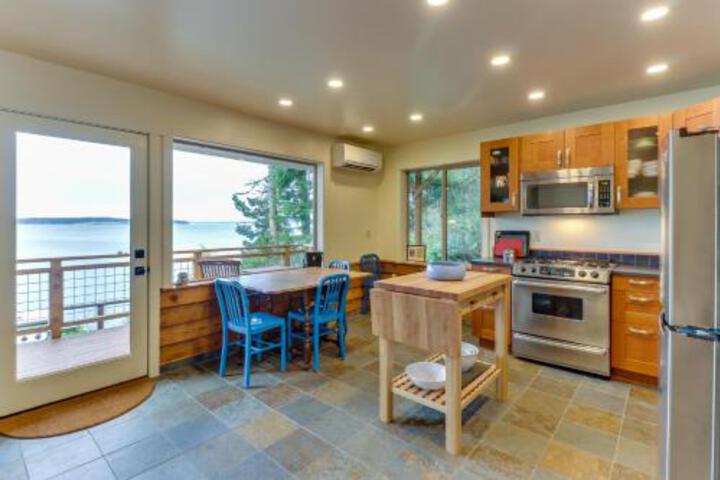 The Cabin at Oak Bay