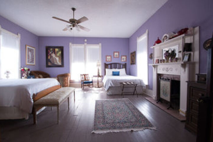 Munzesheimer Manor Bed & Breakfast