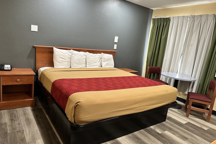 Room 10 of 31