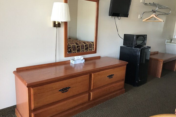 Room 2 of 28