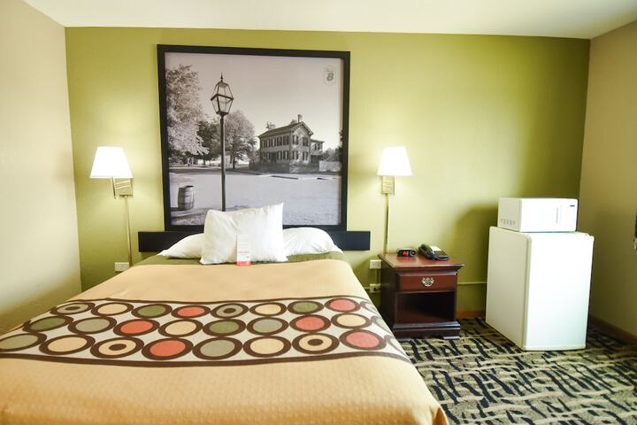 Room 13 of 33
