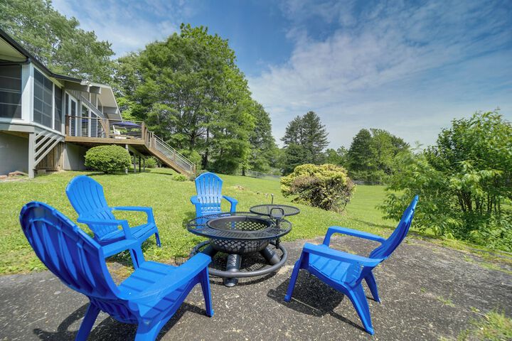 Centrally Located Brevard Home w / Deck & Fire Pit!