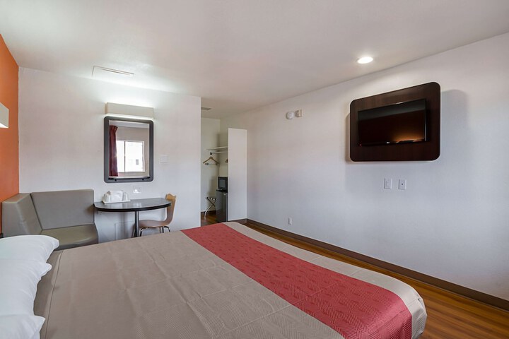 Room 25 of 29