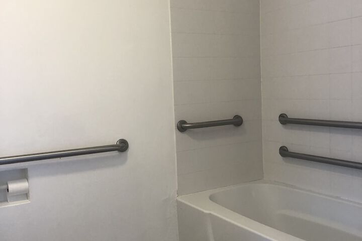 Room 7 of 12