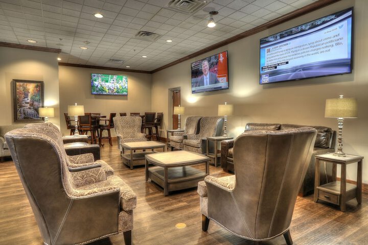 Lounge 66 of 77