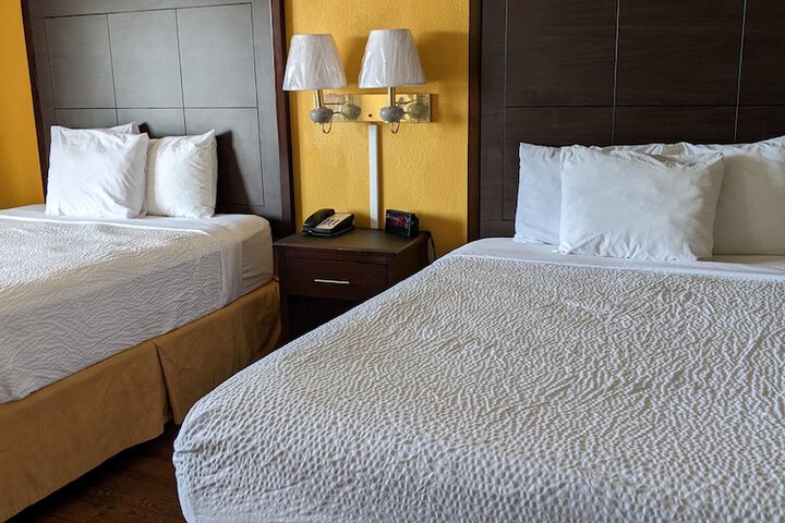 Days Inn & Suites by Wyndham Port Richey