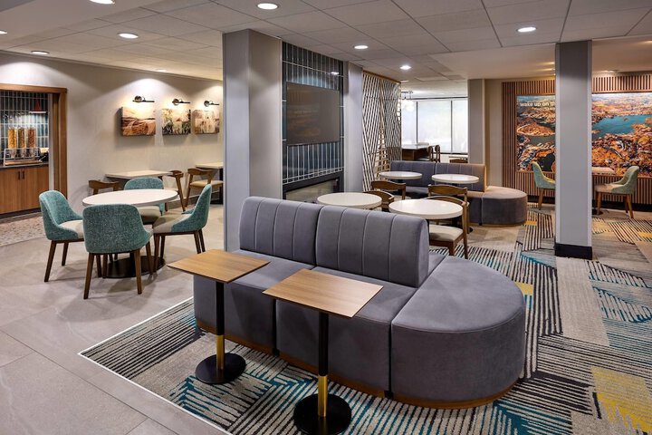La Quinta Inn & Suites by Wyndham Thousand Oaks-Newbury Park