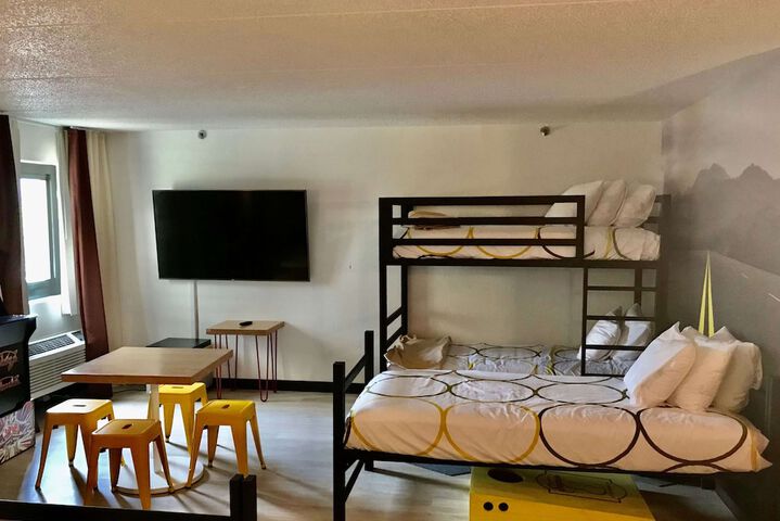 Room 7 of 19