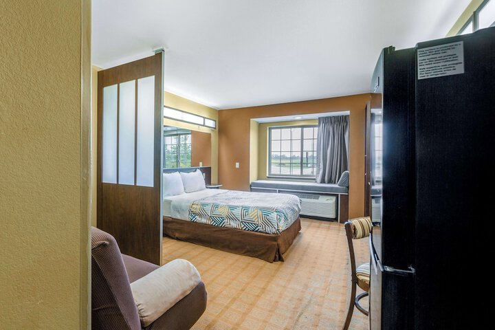 Room 33 of 37