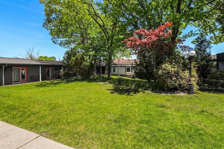 Super 8 by Wyndham Gananoque / Country Squire Resort