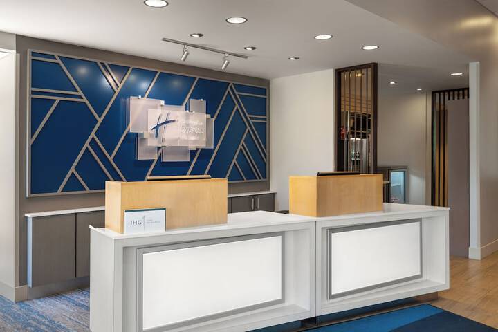 Holiday Inn Express Queensbury - Lake George Area by IHG