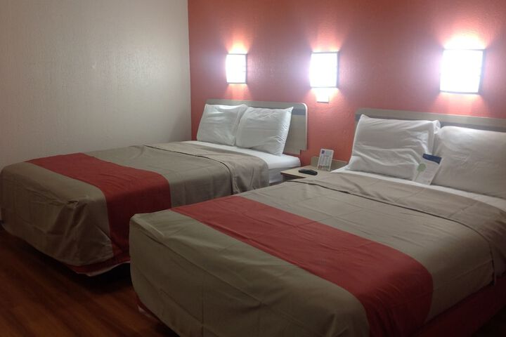 Room 13 of 34