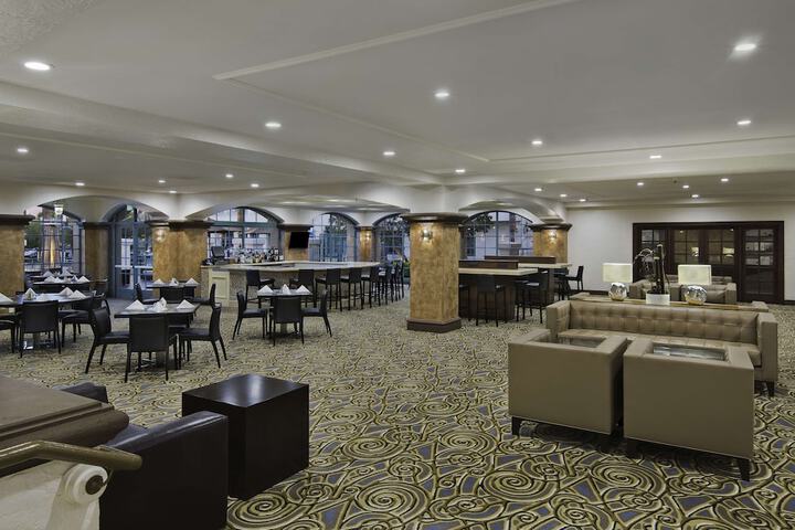 Lounge 59 of 62