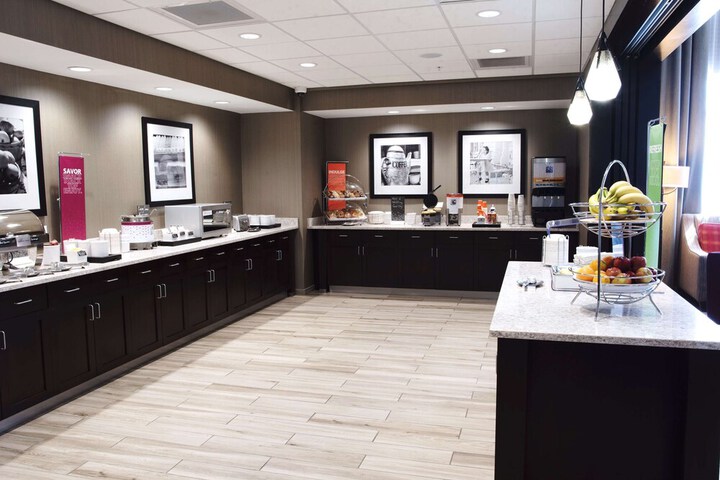 Hampton Inn & Suites Des Moines / Urbandale