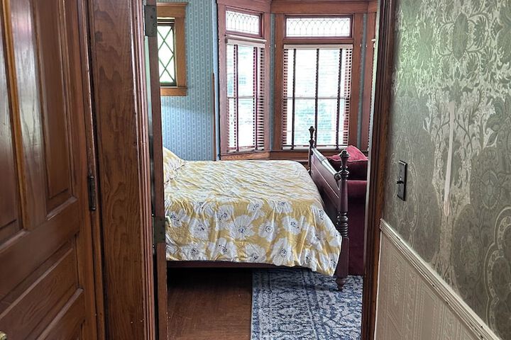 Room 15 of 36
