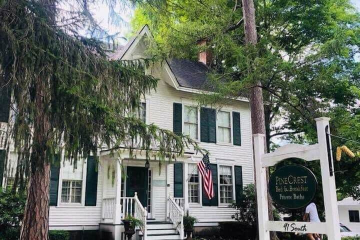 PineCrest Inn