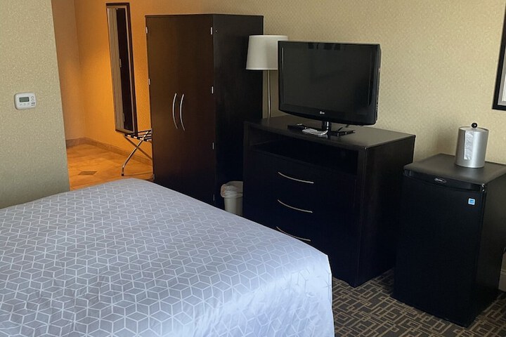Room 35 of 60