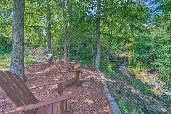 Watkins Glen Lakeview Cottage w / Waterfall!