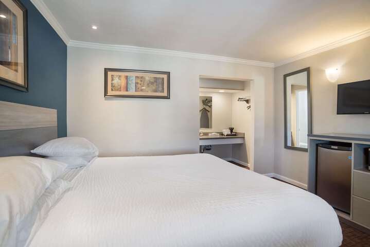 Room 9 of 24