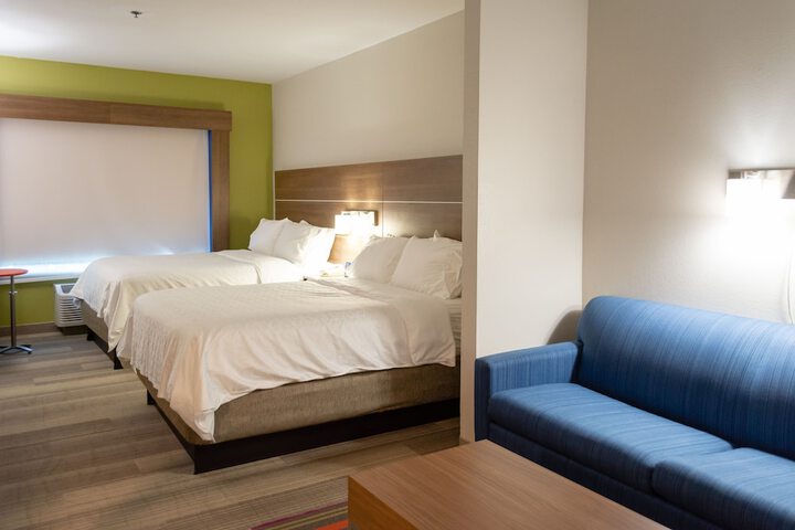 Room 14 of 36
