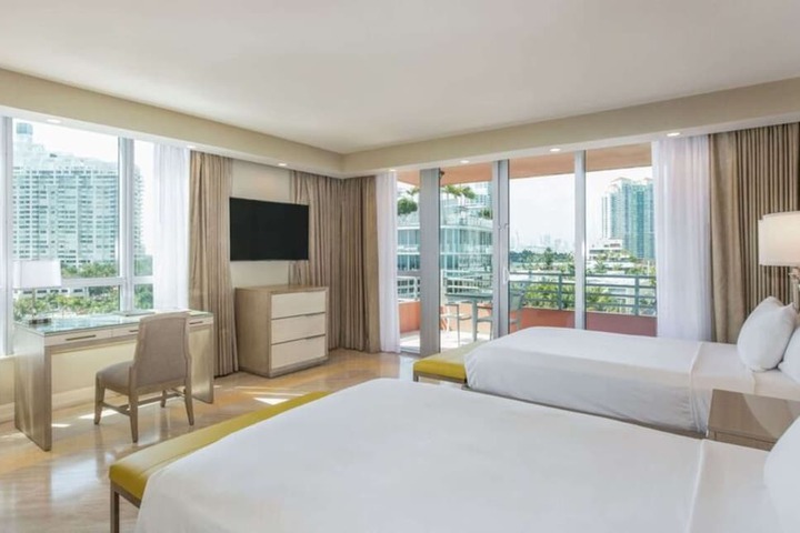 Room 32 of 120