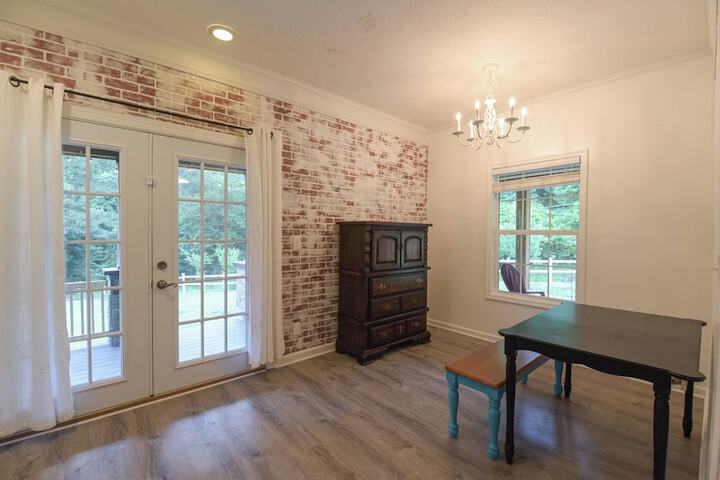 Riverside Ranch by Avantstay Mins to Downtown