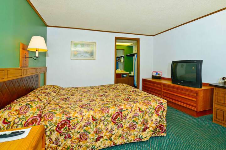 Room 15 of 28