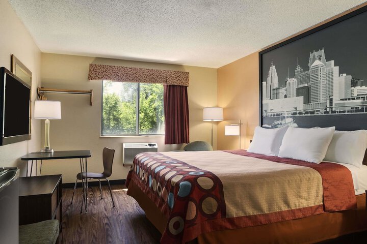 Super 8 by Wyndham Taylor / Detroit Area
