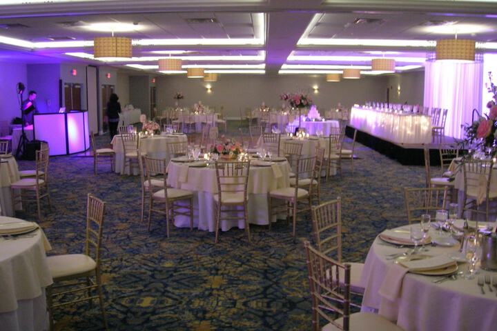 Ballroom/Hall 76 of 86