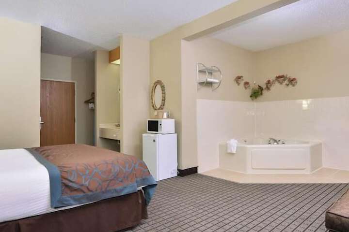 Room 17 of 23