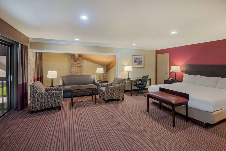 Room 25 of 39