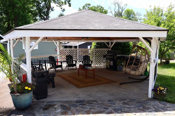 CedarWood Inn