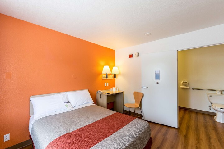 Room 17 of 29