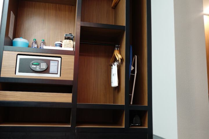 Room 40 of 77
