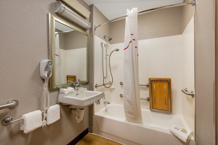 Room 7 of 28