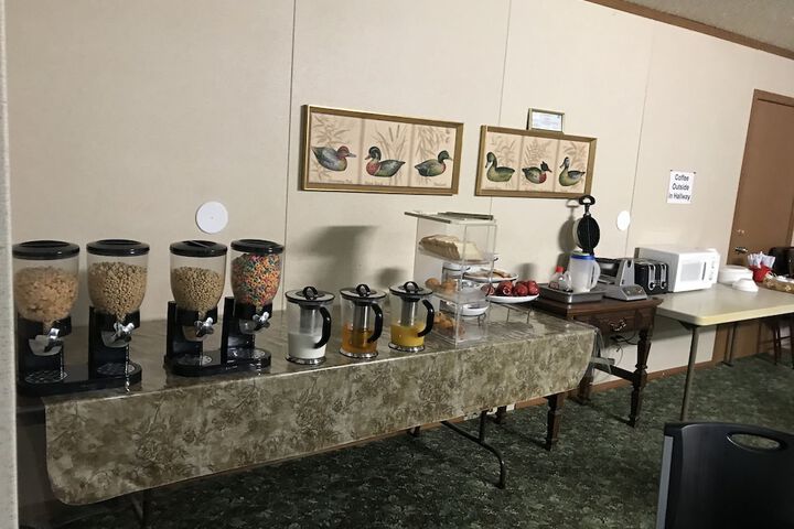 Breakfast/Coffee Service 25 of 31