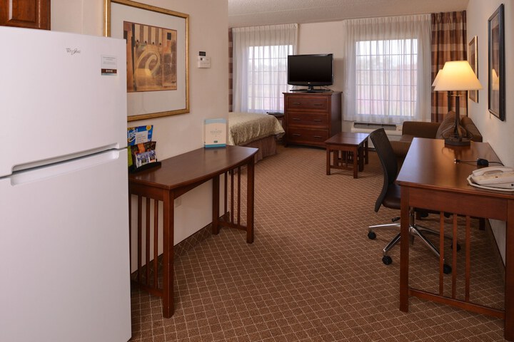 Staybridge Suites Indianapolis-Airport by IHG