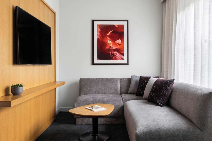 Room 27 of 60