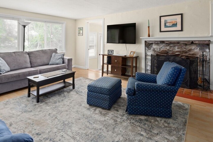 Cozy Colchester Cabin near Lake by RedAwning