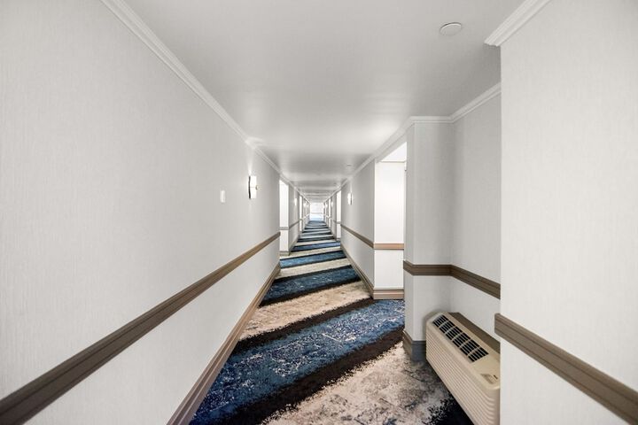 Ballroom/Hall 41 of 60